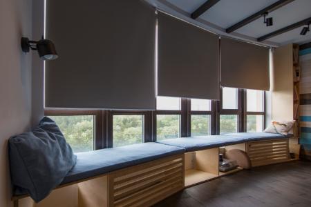 Roman Shades vs Roller Shades: Which To Choose